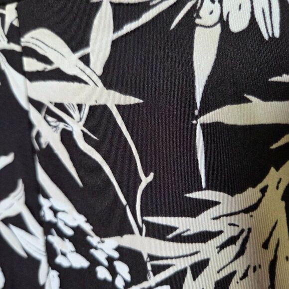 EUC INC INTERNATIONAL CONCEPTS WHITE BLACK FLORAL SURPLICE SLINKY MIDI DRESS M - Picture 10 of 15